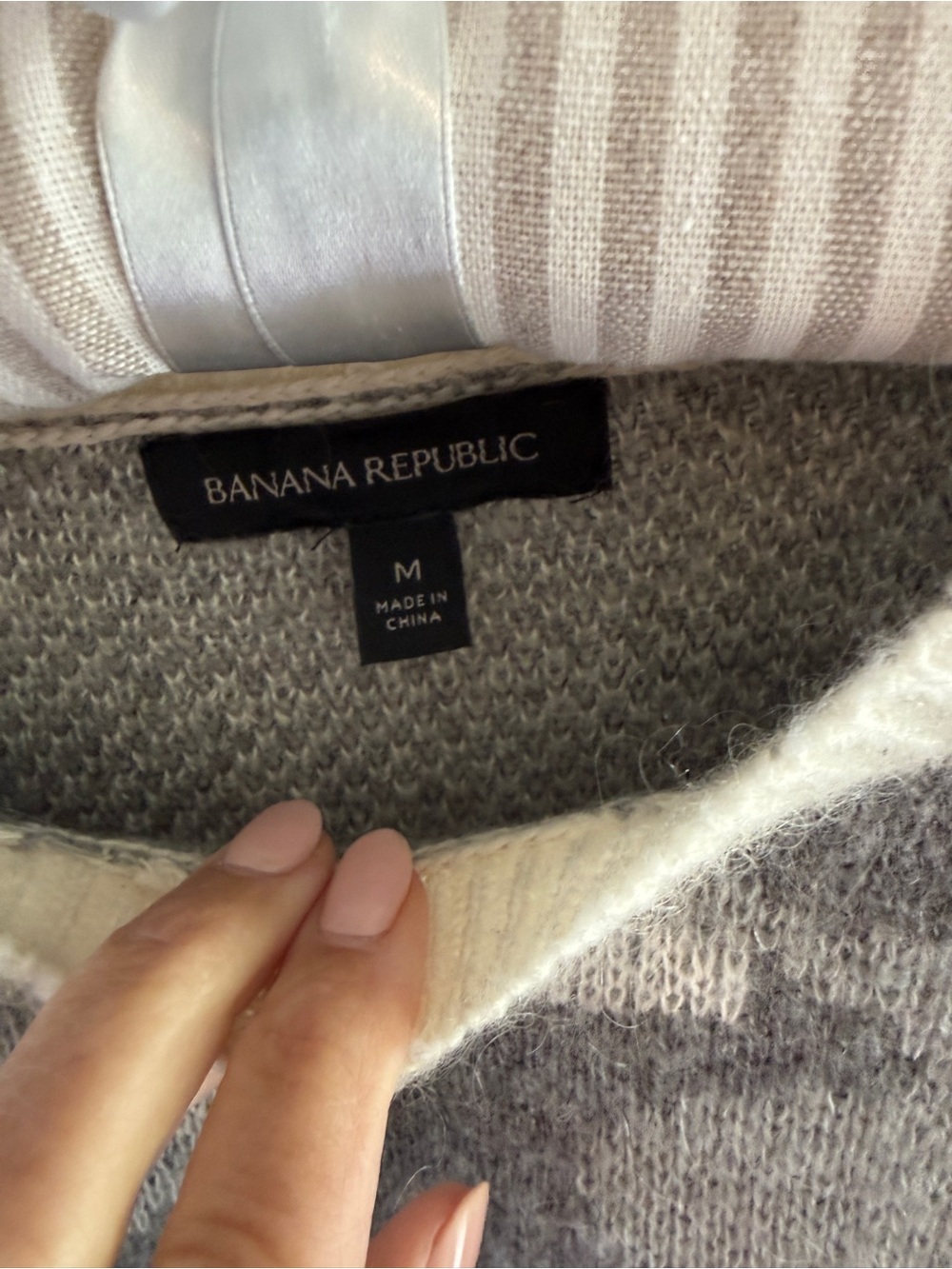 Banana Republic Women's Gray & Cream Camo Crewneck Sweater, Size Medium - Picture 3 of 6